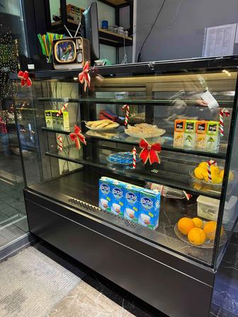 Продам витринный холодильник