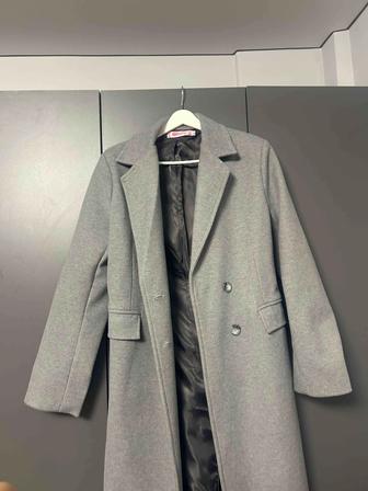 Пальто серое L размер , подходит на М