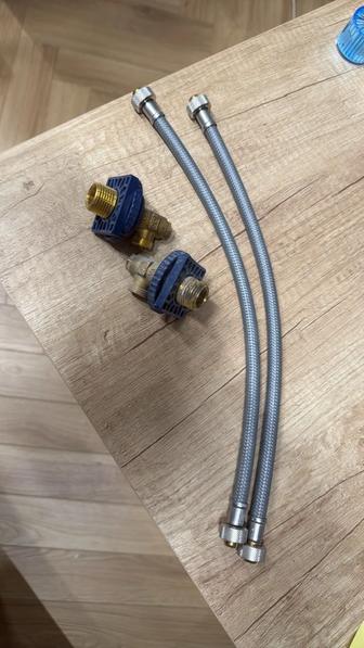 Кранчик и мягкий шланг для инсталляции