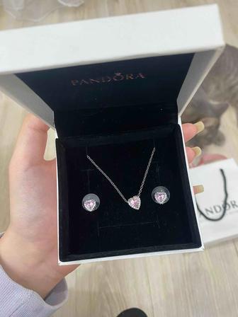 Пандора украшения.Серьги и кулон розового цвета в виде сердца