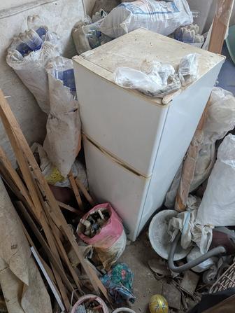 Продам старый холодильник