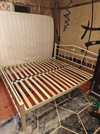 Металлическая кровать