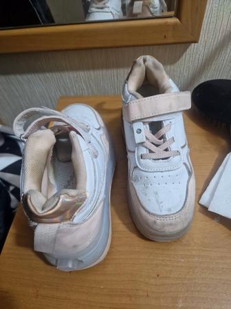 Продам кроссовки ролики