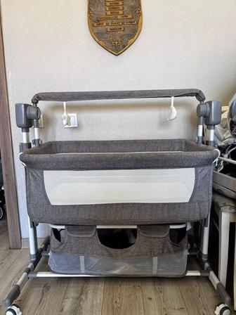 Балаларға арналған манеж,пультпен тербетеді