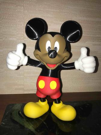 Продам декоративную фигурку Микки Маус