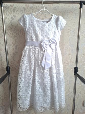 Платье белое на 6-7 лет