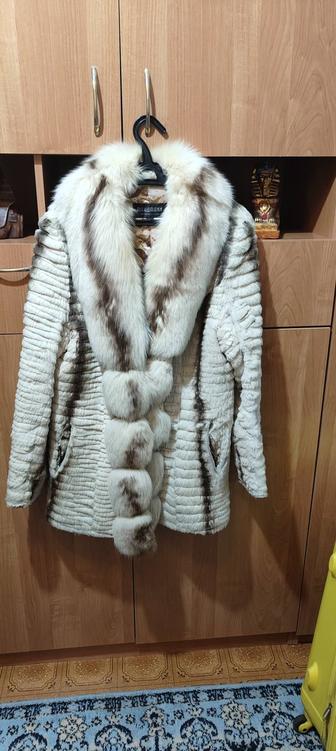 Шубка из стриженного кролика с воротником песца