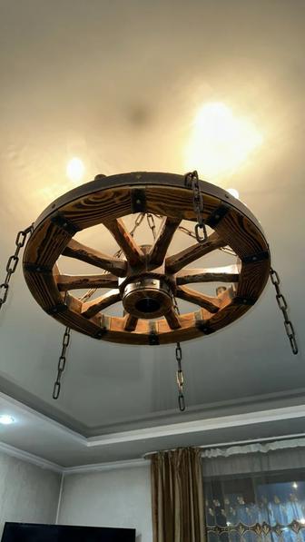 Продается стильная , деревянная люстра в стиле Колесо
