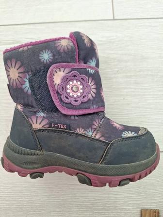 Продам детскую зимний сапоги