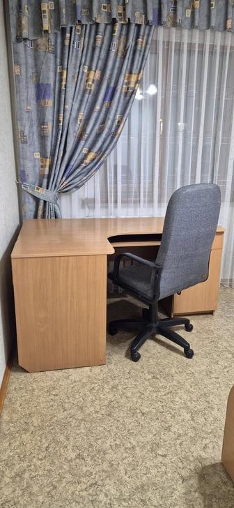 Стол компьютерный с полками