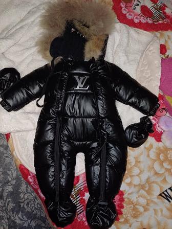 Продам комбинезон в отличном состоянии от1 до 9 месяцев. Зима