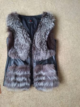 Продам женские жилет