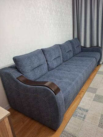 Продам диван в хорошем состояний длинна 2.6 метров,есть торг.