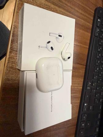 Airpods 3 кейс оригинал / правое узо с дефектом звука.