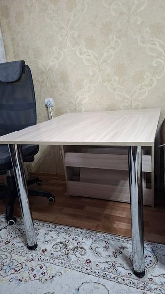 Продам стол книжку в отличном состоянии