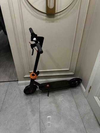 Продам Электросамокат Xiaomi MiJia Smart Electric Scooter Pro M365