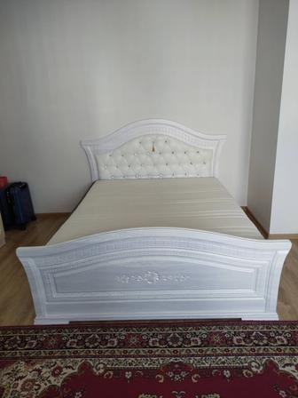 Спальный гарнитур кровать с шкафом для одежды