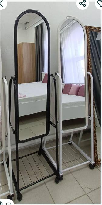 Зеркало на колесиках