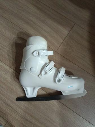 Продам коньки женские