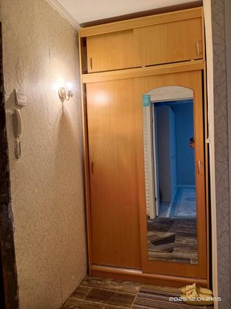 Шкаф купе с зеркалом