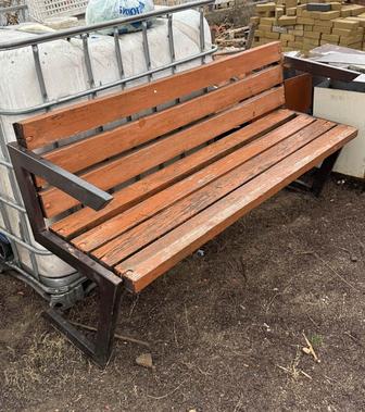 Скамейки с железными ножками с урнами 8шт