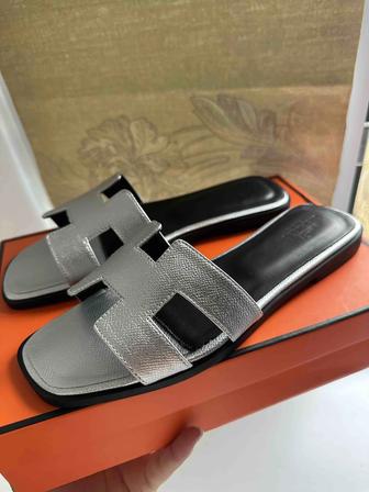 Шлепки HERMES выполнены в люкс качестве