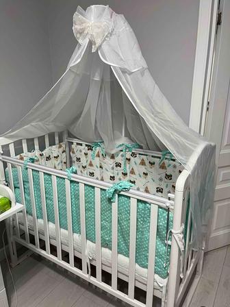 Манеж-кровать с маятником