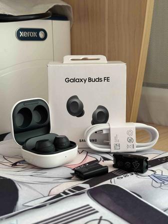 Продаются новые беспроводные наушники Samsung Galaxy Buds FE Серые