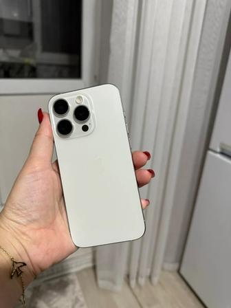 Продам телефон Айфон 15про