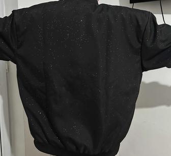 Продам ветровку на подкладе со стразами