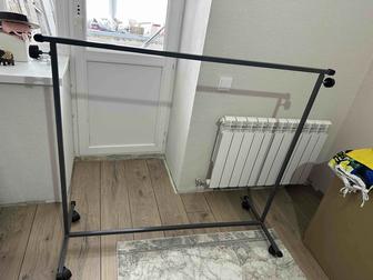 Вешалка напольная металлическая