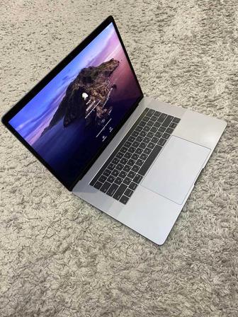 Mac book pro 15 2017год 512GB