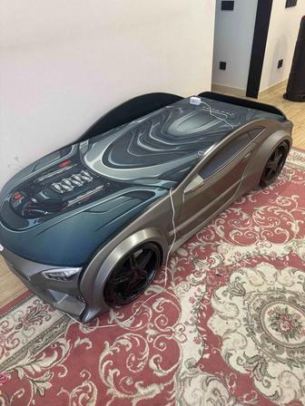 Продам детскую кровать машинку