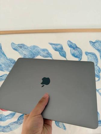 MacBook Air 13 [M1], в идеальном состоянии