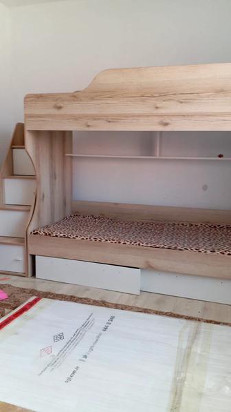 Продам кровать 2 х ярусная в хорошем состоянии с матрасами