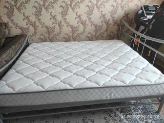 Металлическая двухместная кровать