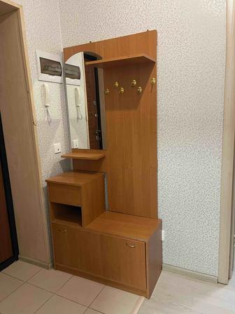 Продам прихожую с зеркалом