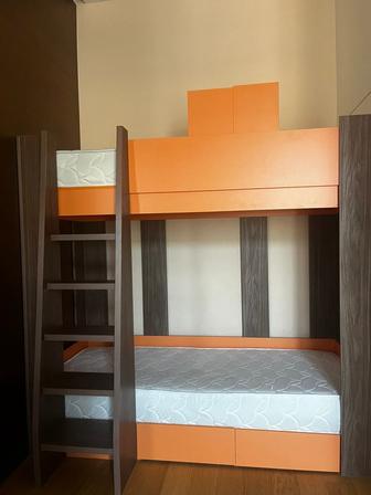 Продам 2-х ярусную кровать 20.000