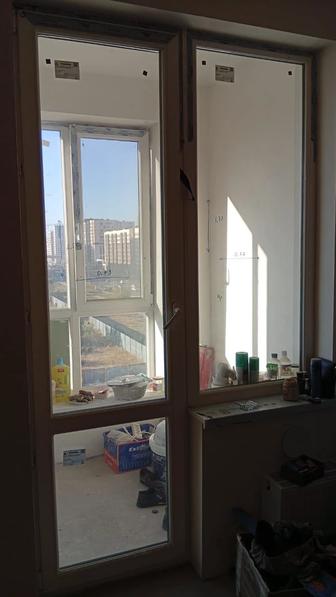 Продам пластиковые дверь и окно