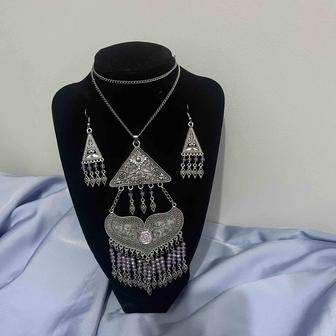 Ұлттық әшекейлер / Национальные украшения