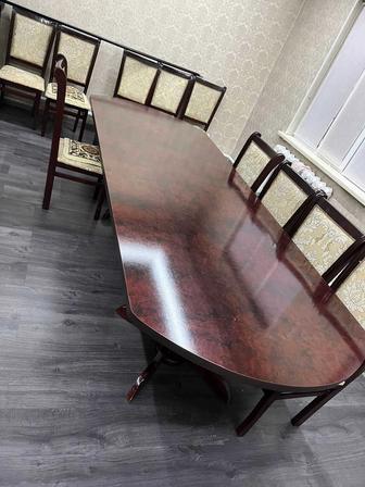 Стол без стульев