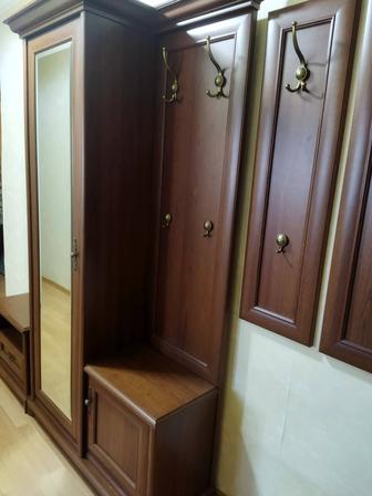 Шкаф для прихожей, массив дерева Польша