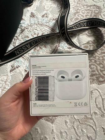Продам наушники Airpods 3