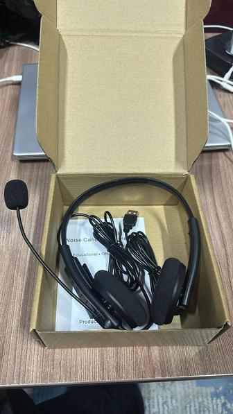 Наушники с микрофоном