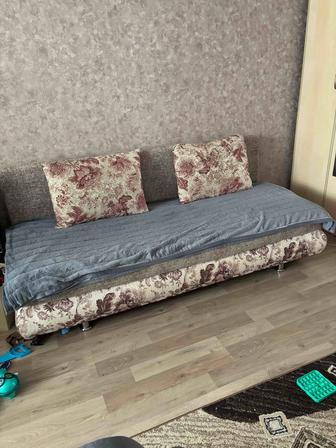 Продам диван в нормальном состоянии