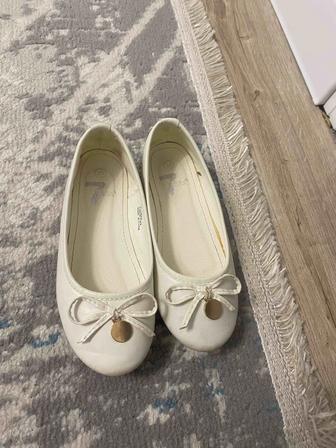 Продам детские туфли балетки