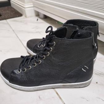 Кожаные ботинки