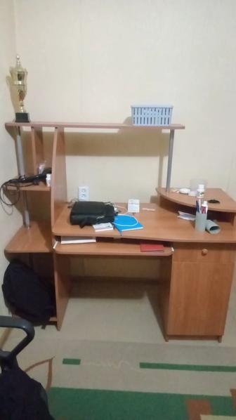 стол для компьютера офисный