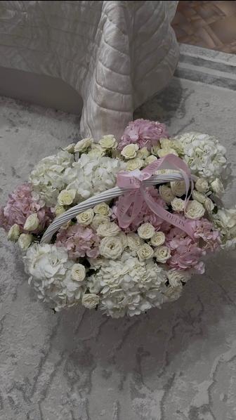 Продам цветы в корзине