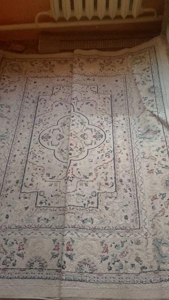 Продам 2 полчаса( ковра)